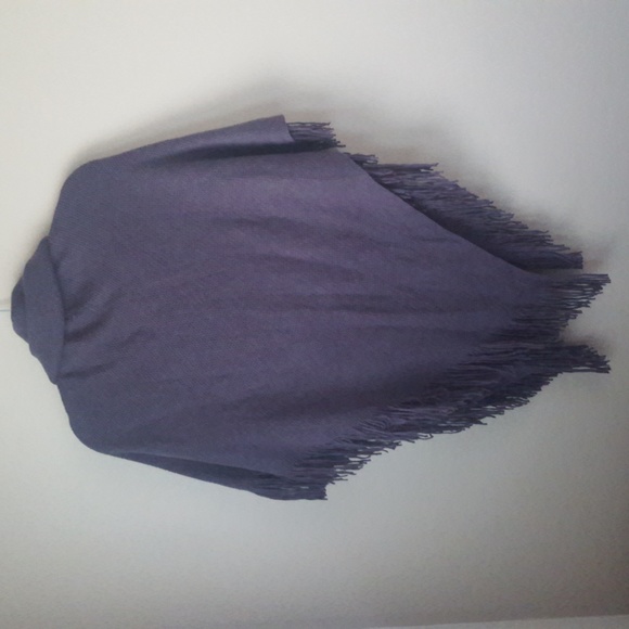 Ferand Grey Shawl with Front  Button Closure, Size Medium - Picture 5 of 8